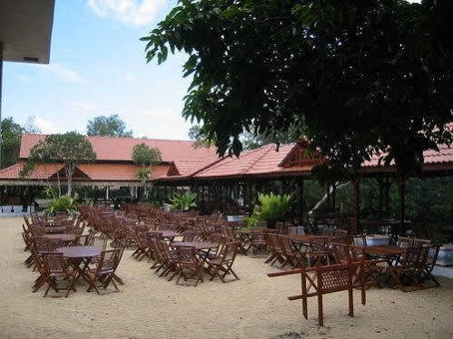 Bukit Keluang Beach Resort Kampung Raja Buitenkant foto